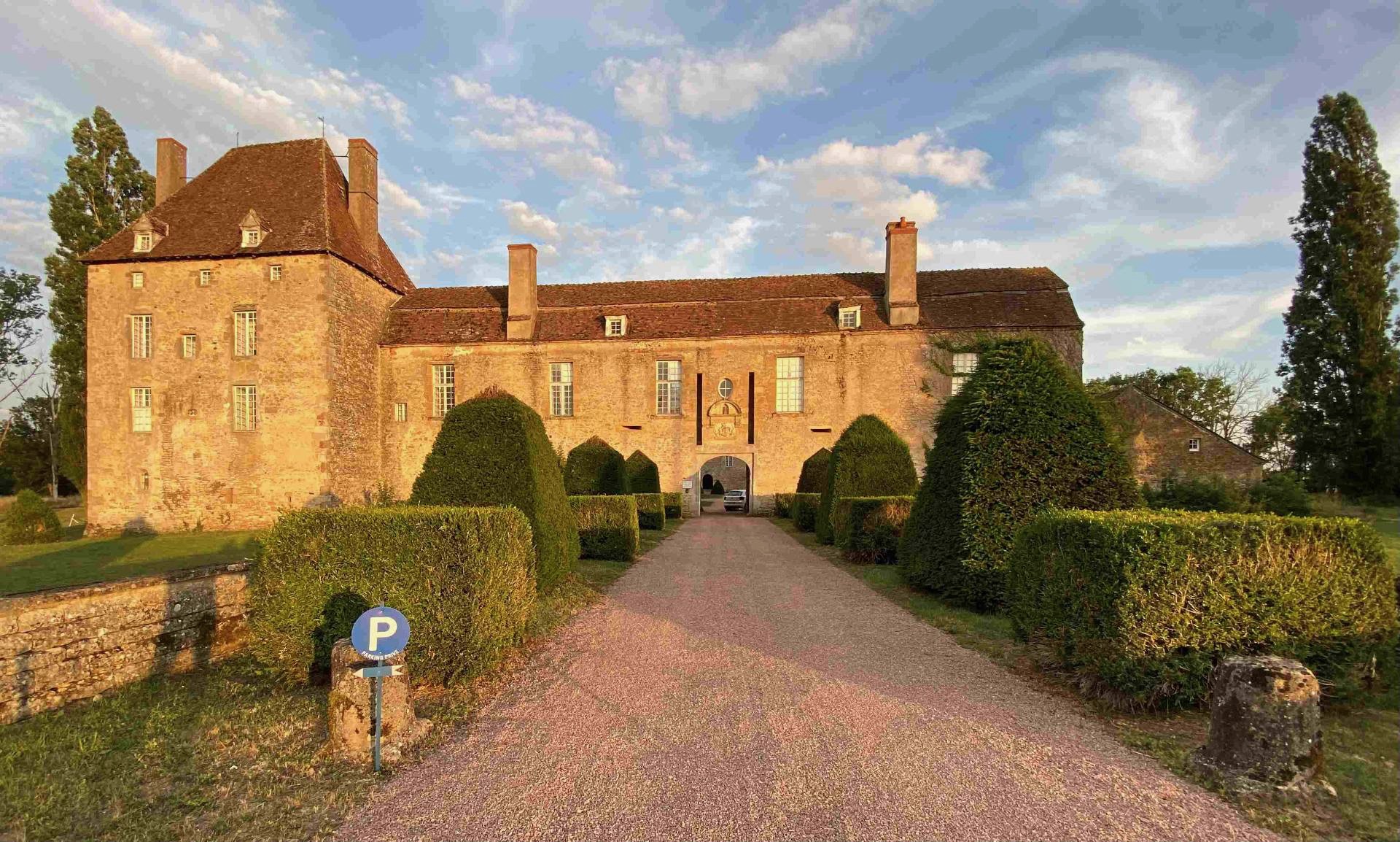 Vue aérienne du Château de Vesvres